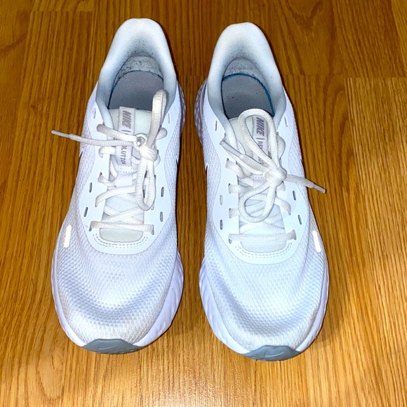 Nike Revolution, size 8.5, white and grey - Picture 2 of 4